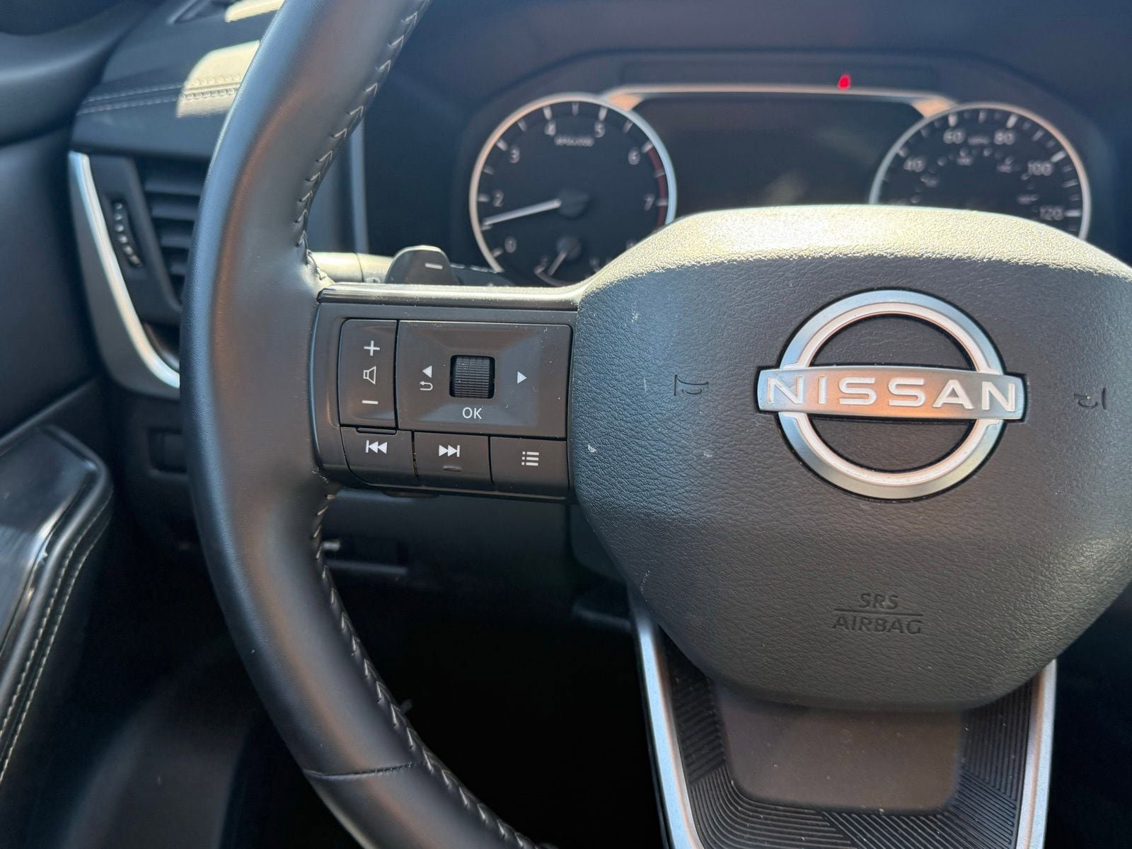 Certified 2025 Nissan Rogue SV FWD image 18