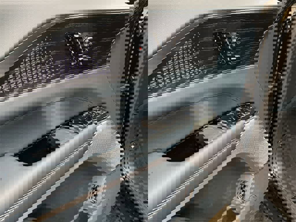 Certified 2025 Cadillac Lyriq Luxury w/ Nappa Leather Package image 15