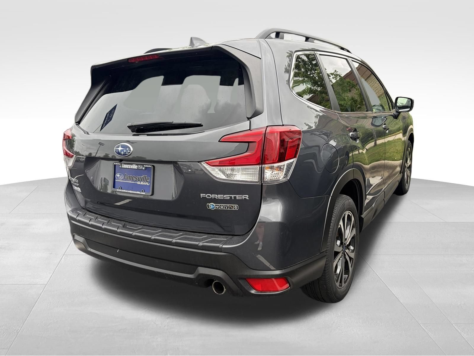 Used 2023 Subaru Forester Limited w/ Popular Package #3 AWD/4WD image 4