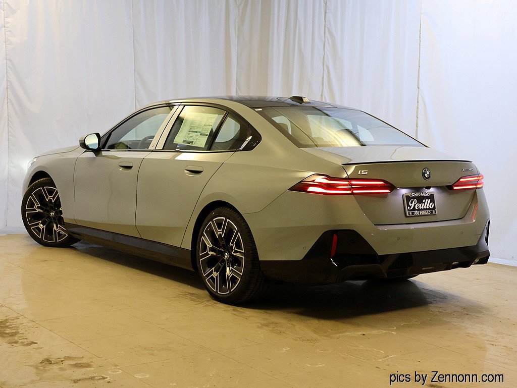 Used 2026 BMW i5 eDrive40 w/ M Sport Package AWD/4WD image 3