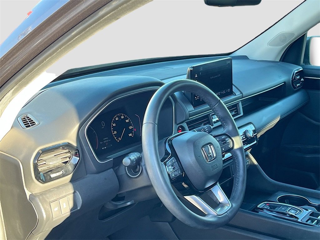 Used 2025 Honda Pilot EX-L image 9