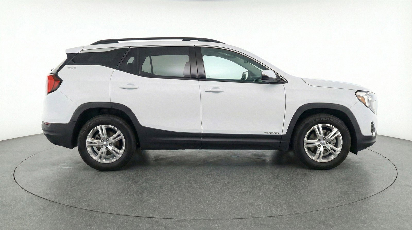 Used 2024 GMC Terrain SLE image 11