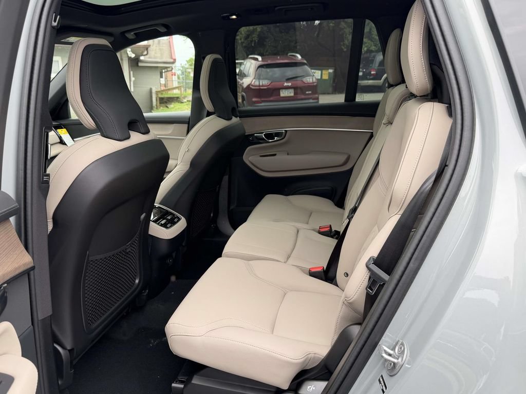 New 2026 Volvo XC90 B5 Plus w/ Protection Package Premier AWD/4WD image 14