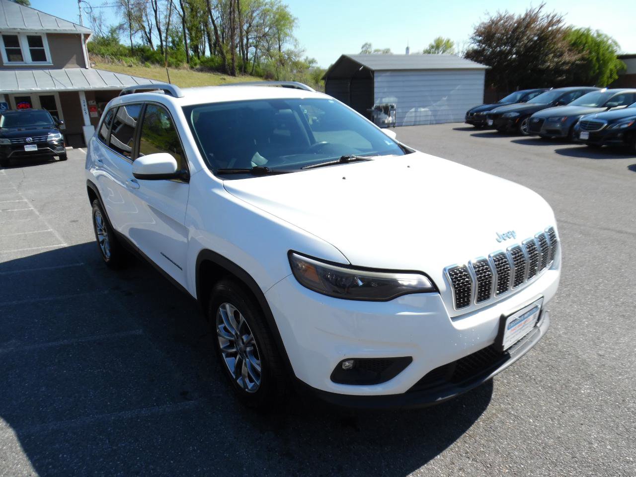Used 2019 Jeep Cherokee Latitude Plus w/ Cold Weather Group AWD/4WD image 8