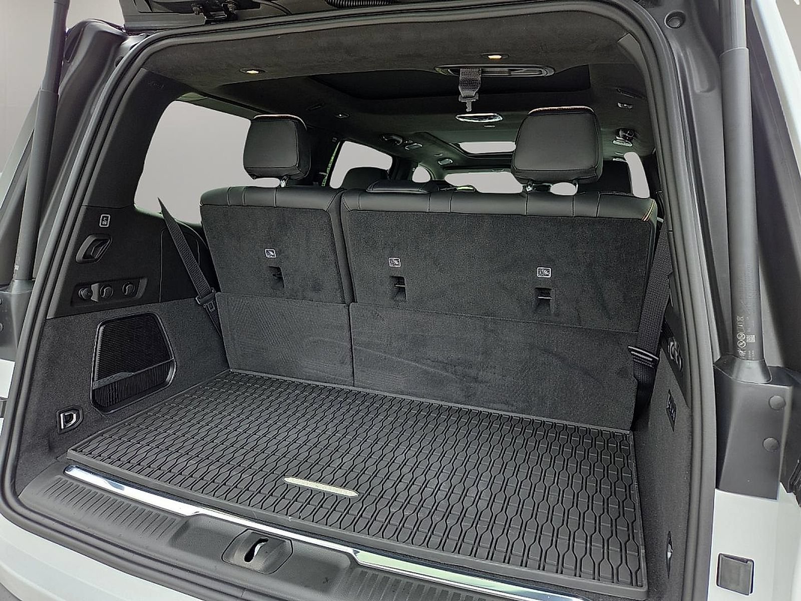 New 2026 Jeep Grand Wagoneer Summit AWD/4WD image 9