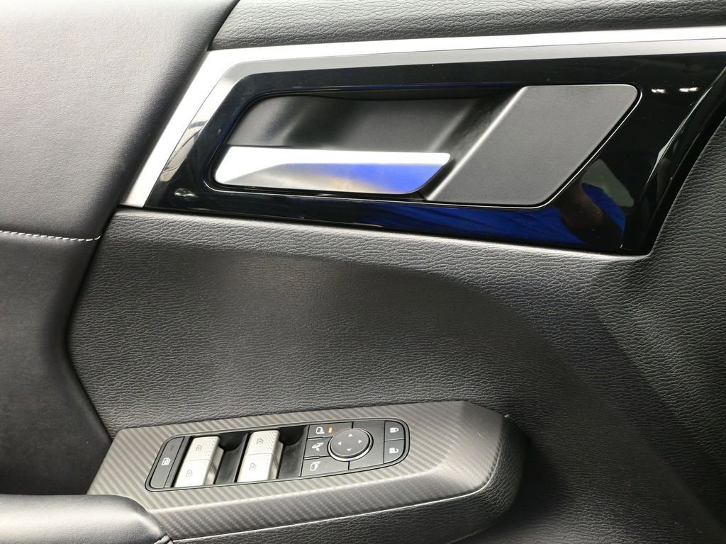 Used 2025 Mitsubishi Outlander SE image 17