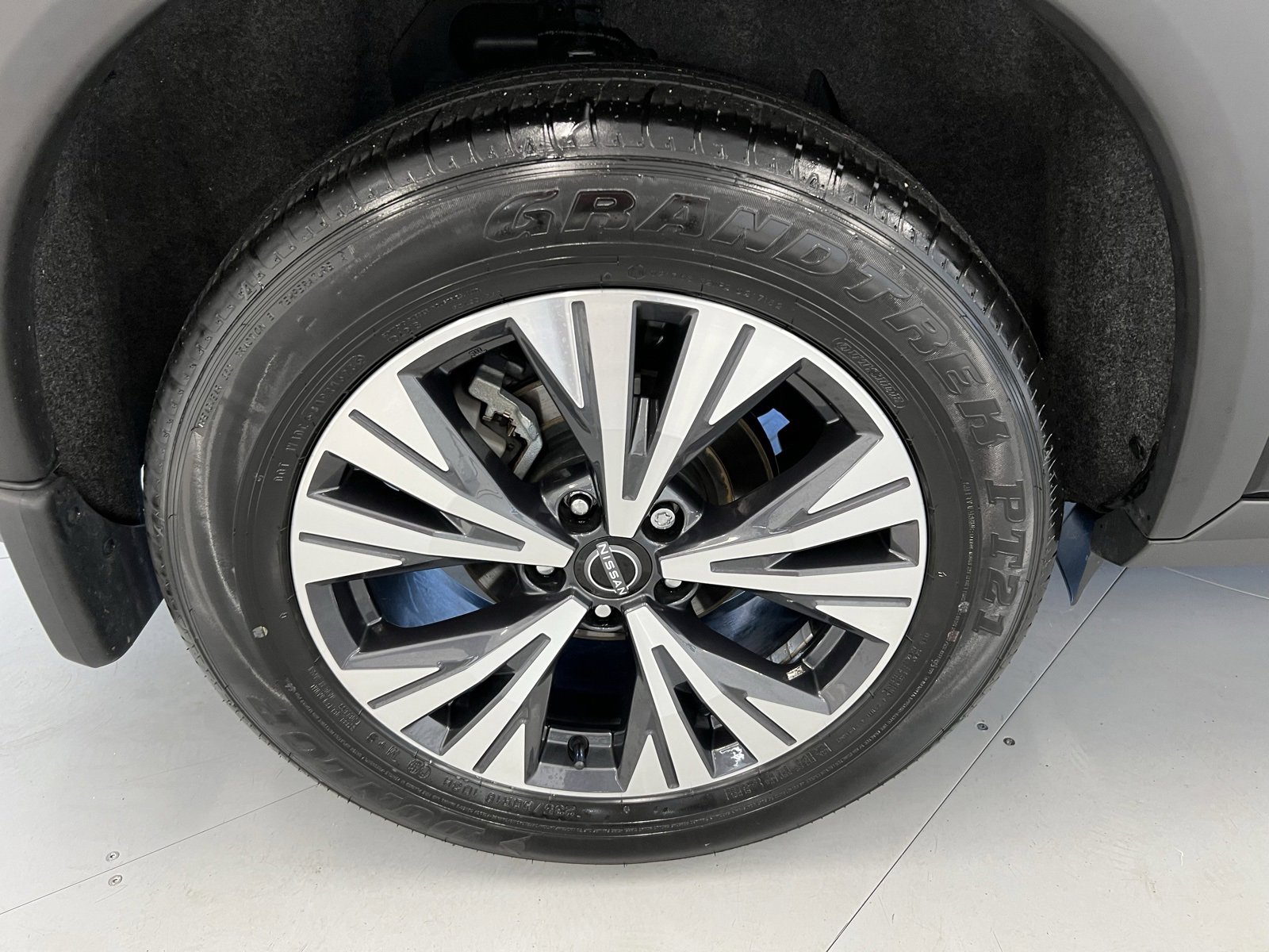 Used 2023 Nissan Rogue SV image 46