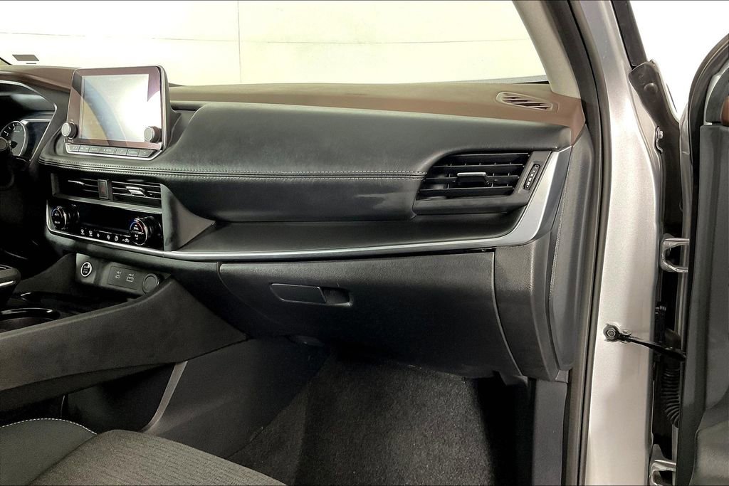 Certified 2023 Nissan Rogue SV image 21