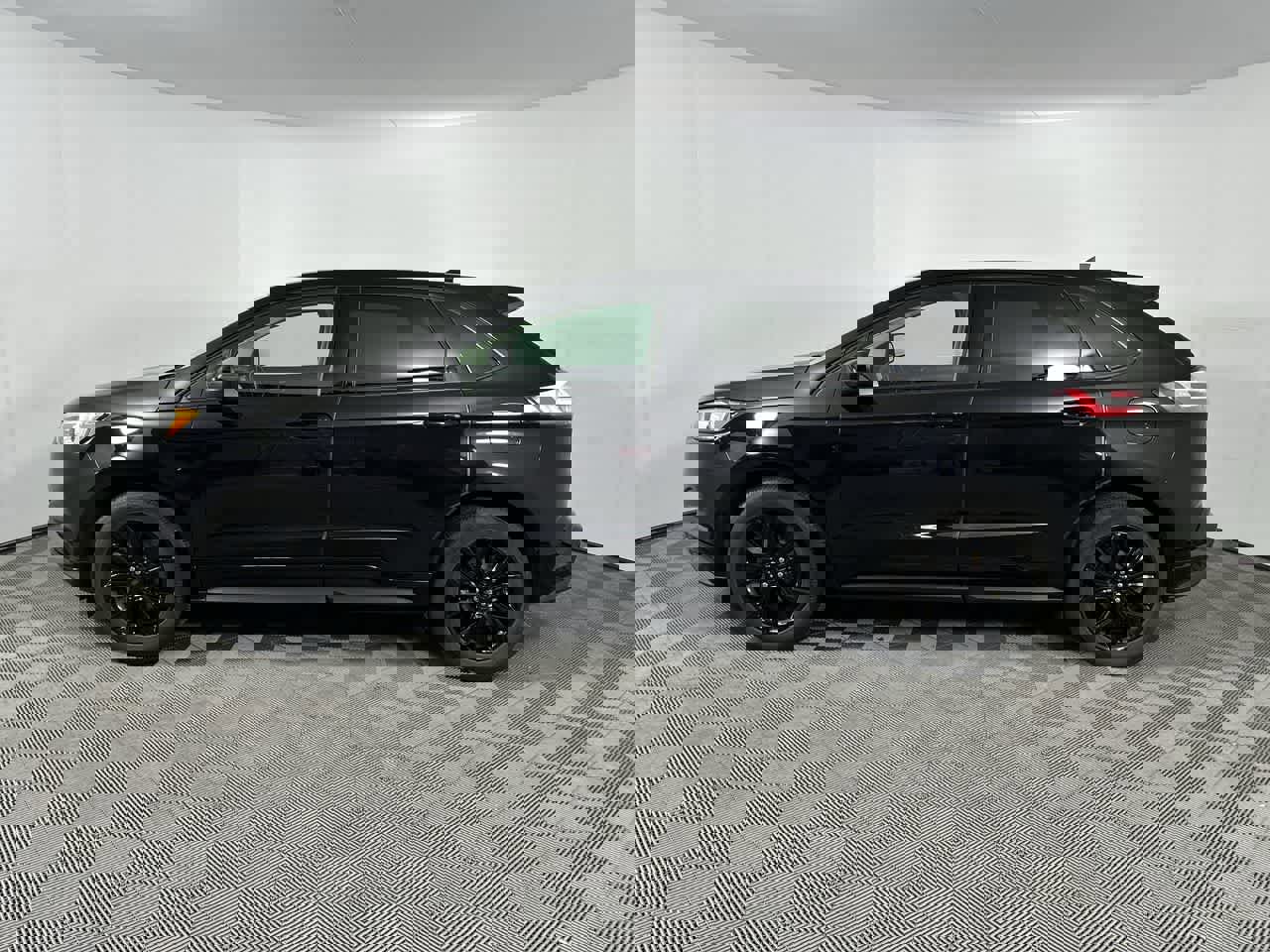 Used 2022 Ford Edge SE w/ Black Appearance Package image 5