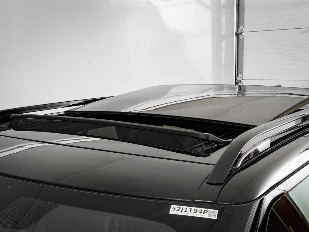 Used 2023 Land Rover Discovery S R-Dynamic image 14