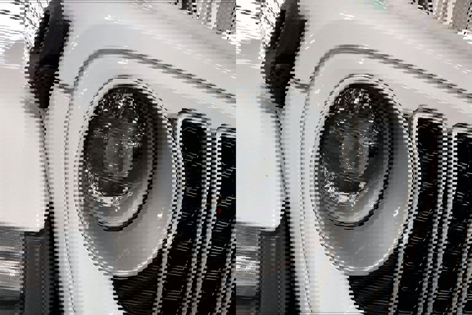 Used 2024 Jeep Wrangler Sahara w/ Safety Group image 28