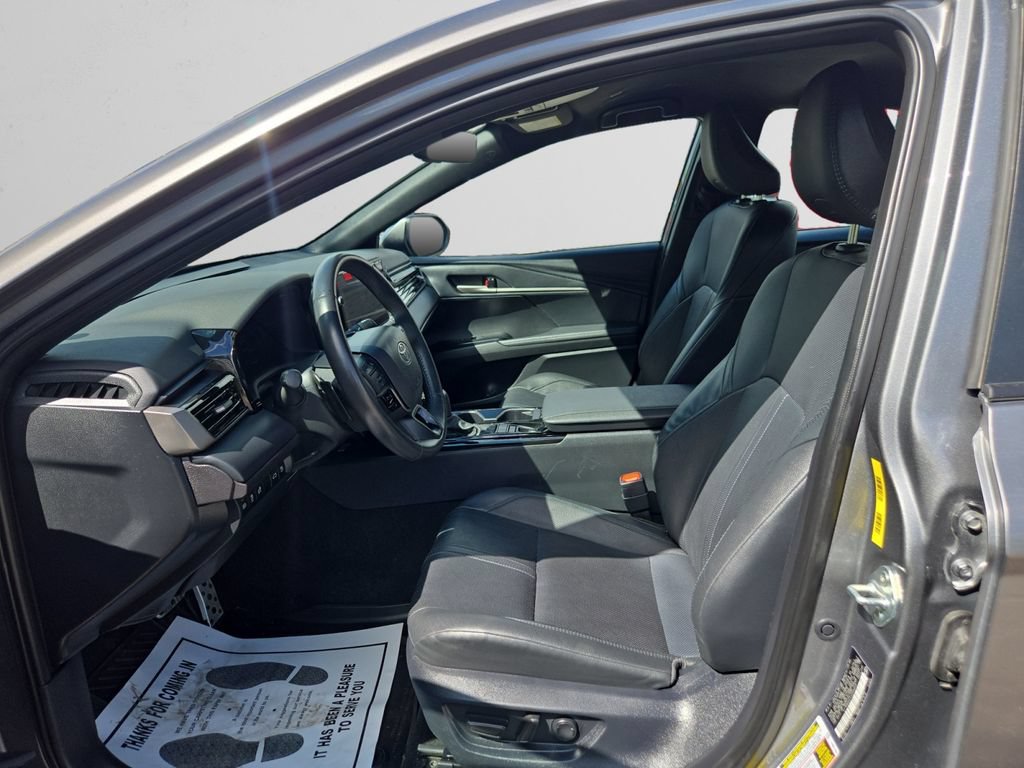 Used 2025 Toyota Camry XSE FWD image 9