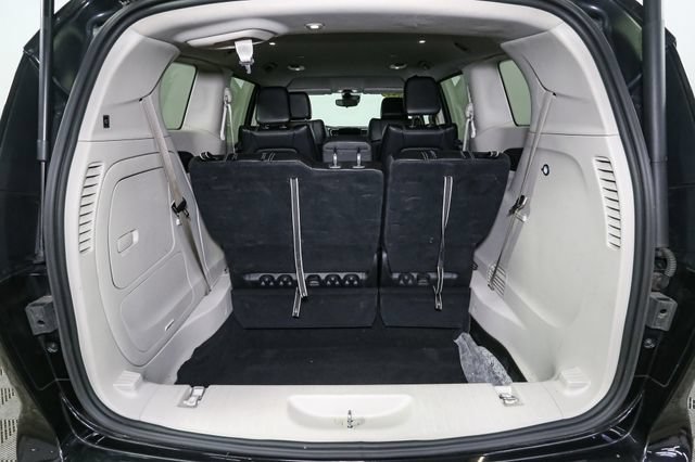 Used 2023 Chrysler Pacifica Touring-L FWD image 11