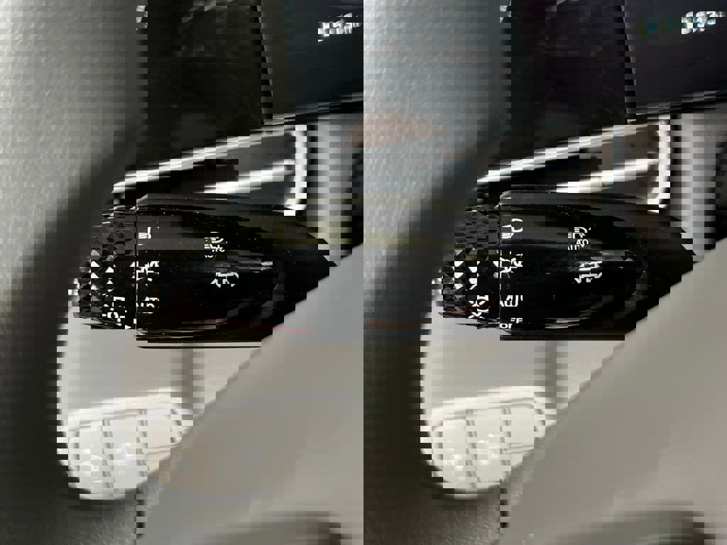 Certified 2024 Hyundai Elantra Blue image 18