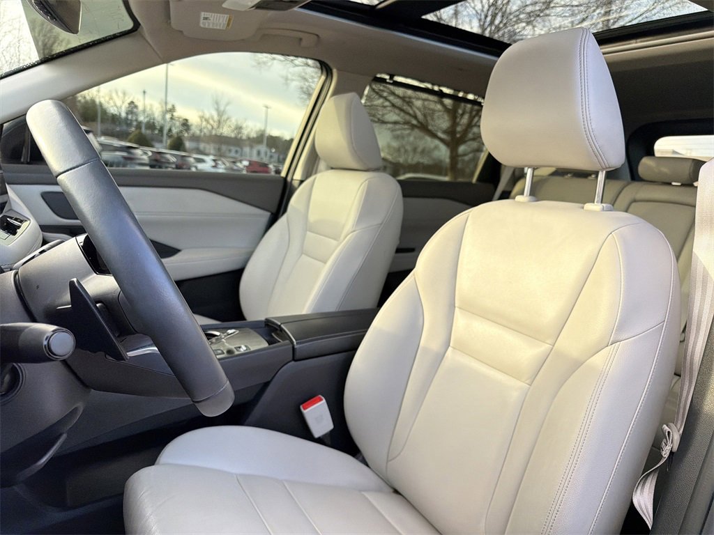 Used 2024 Nissan Rogue SL w/ SL Premium Package image 17