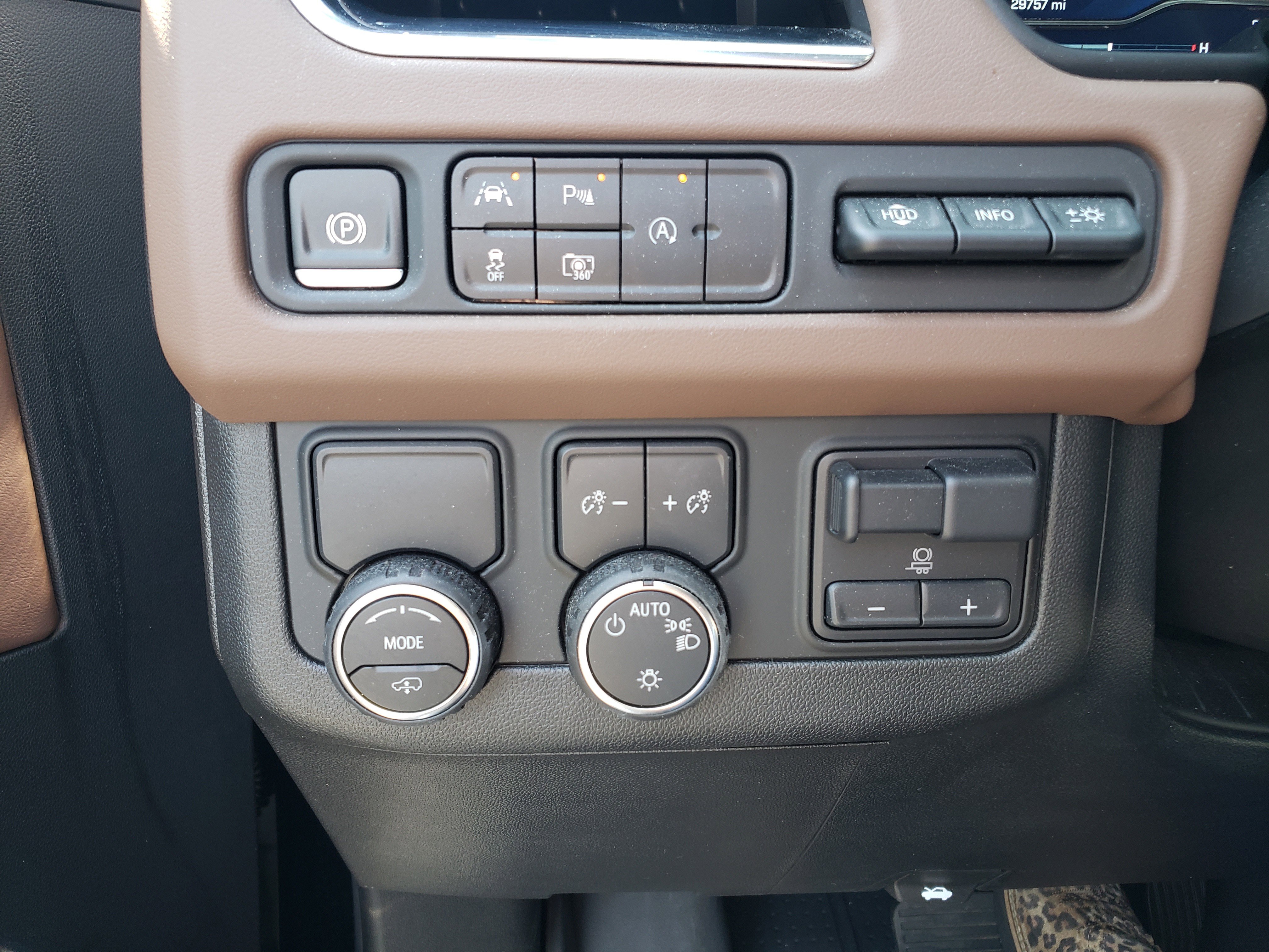 Used 2024 Chevrolet Tahoe High Country RWD image 17