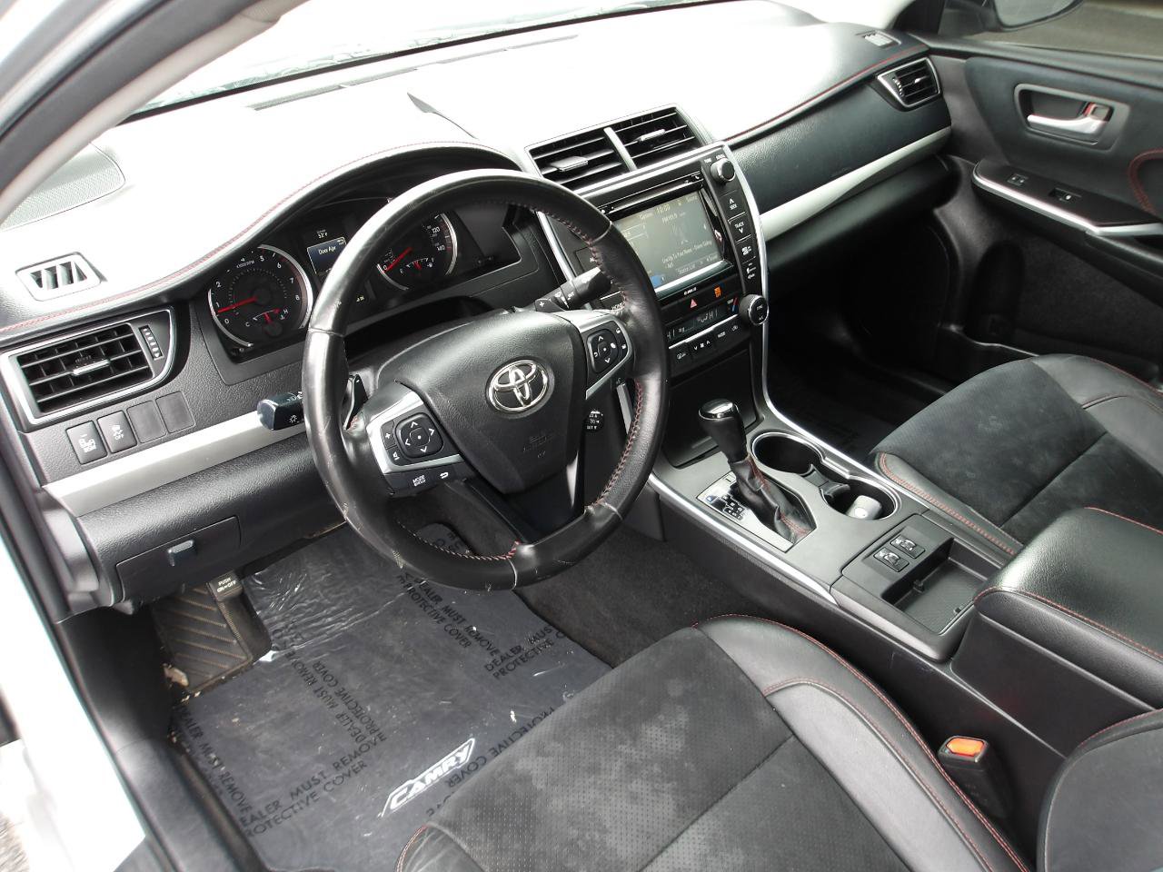 Used 2016 Toyota Camry XSE w/ Moonroof Package FWD image 9