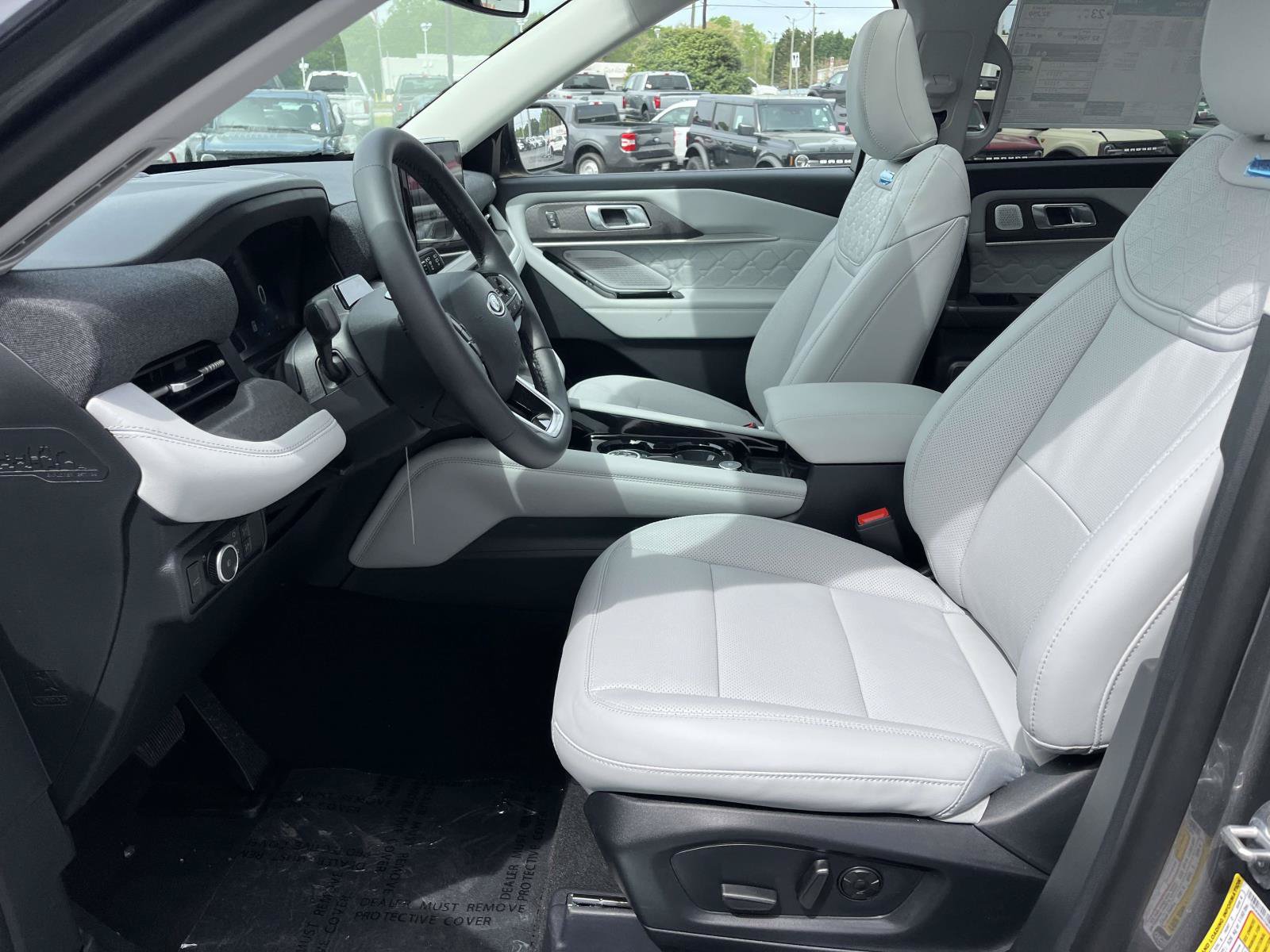 New 2026 Ford Explorer Platinum w/ LUX Leather Package AWD/4WD image 12