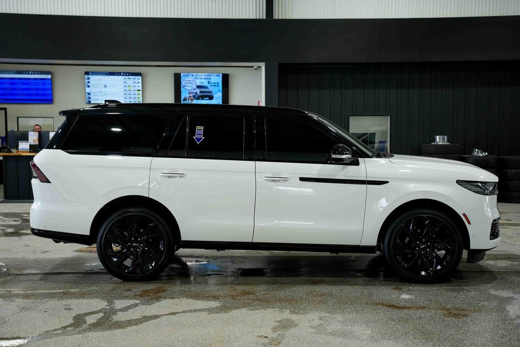 Used 2025 Lincoln Navigator Black Label image 4