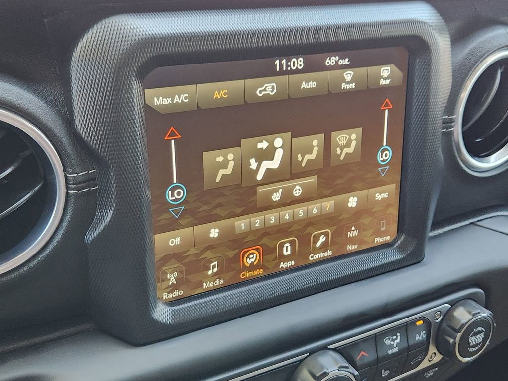 Used 2018 Jeep Wrangler Unlimited Sahara AWD/4WD image 8