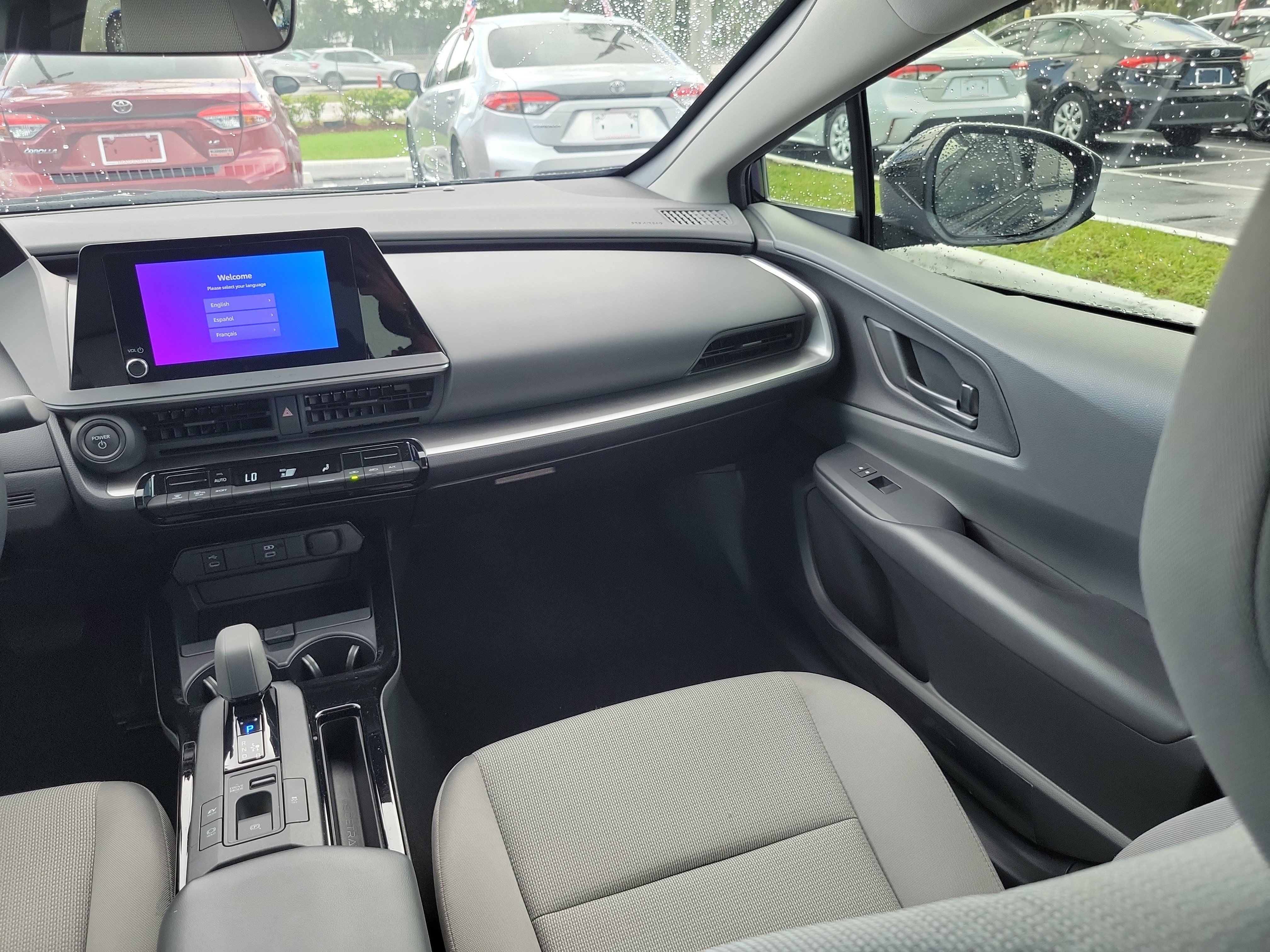 Used 2025 Toyota Prius LE FWD image 17