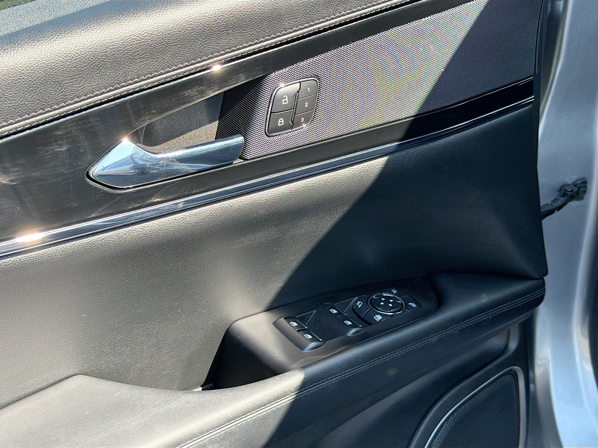 Used 2023 Lincoln Nautilus FWD w/ Premium Package image 18