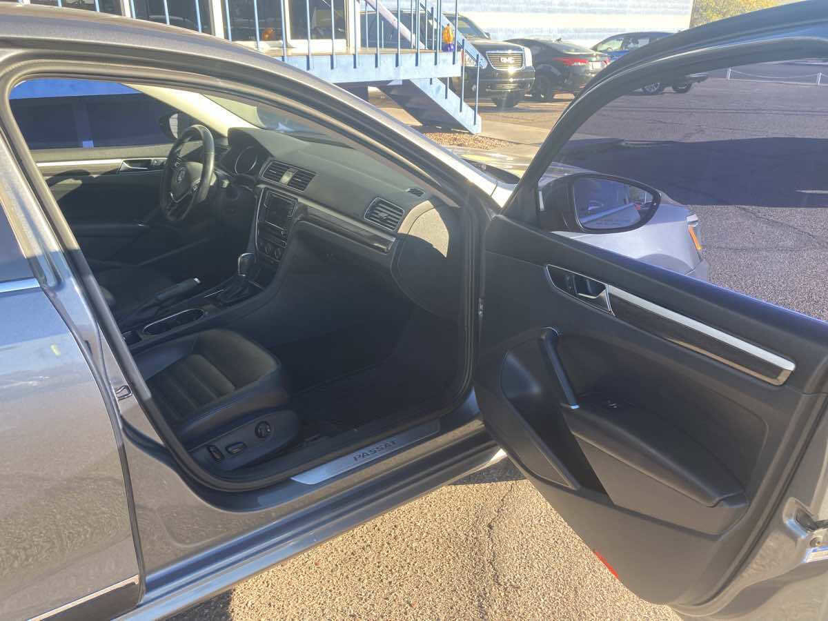 Used 2017 Volkswagen Passat 1.8T SEL Premium image 7