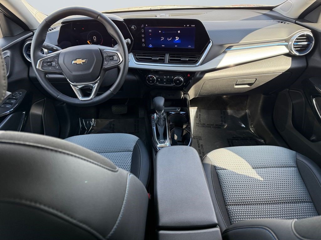 Used 2025 Chevrolet Trax LT w/ Driver Confidence Package FWD image 11