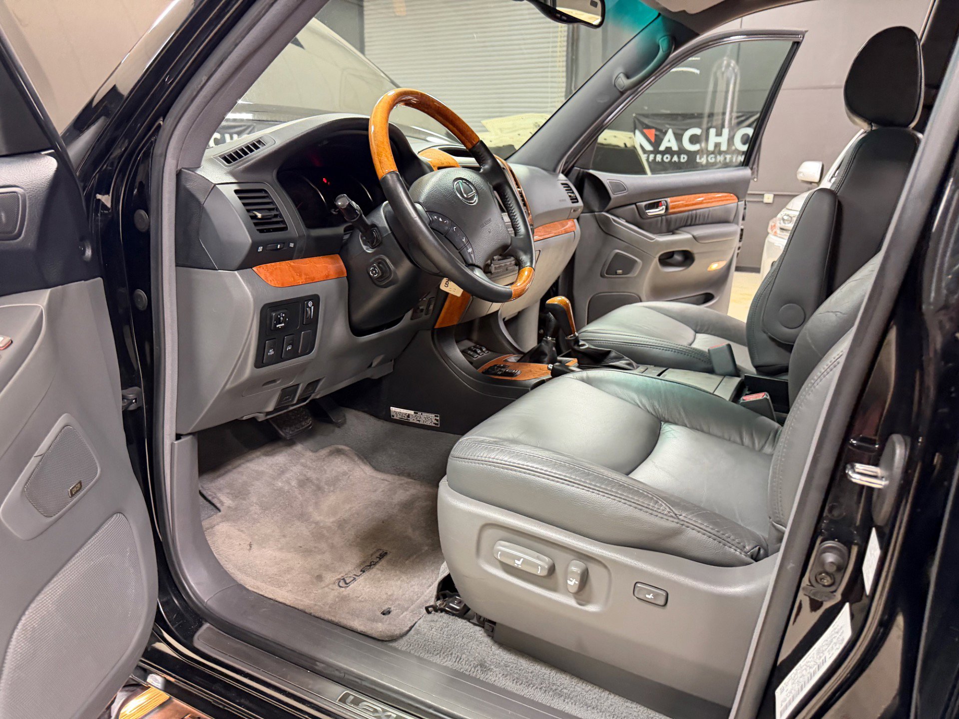 Used 2003 Lexus GX 470 AWD/4WD image 25