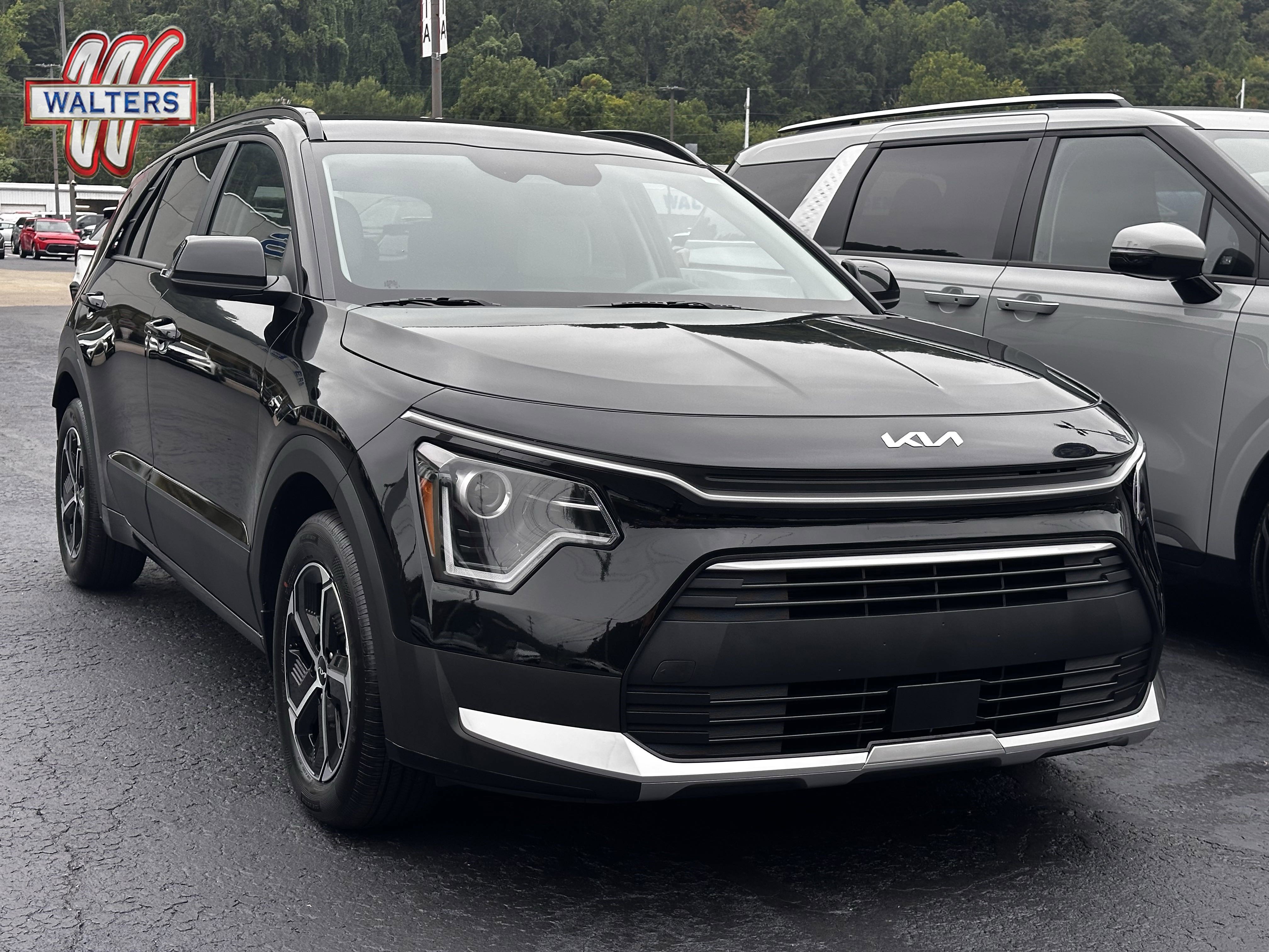 New 2025 Kia Niro EX image 1