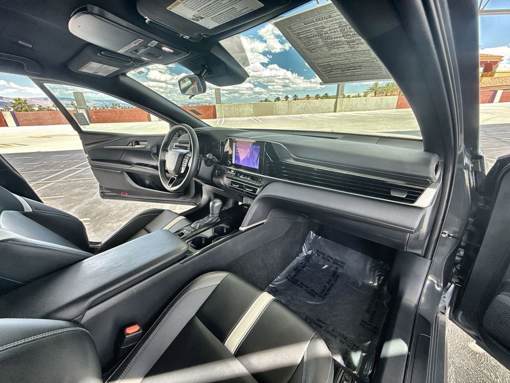 Used 2025 Toyota Camry SE image 21