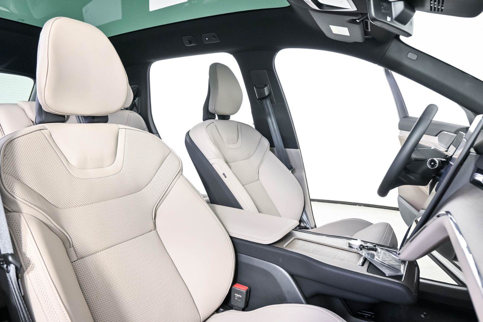 Certified 2025 Volvo EX90 Ultra AWD/4WD image 24