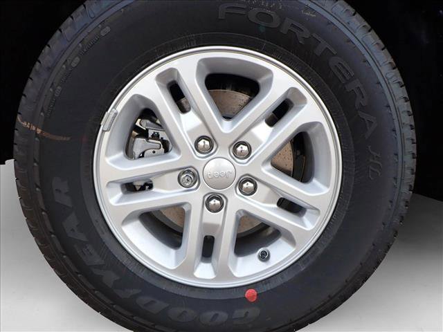 New 2025 Jeep Grand Cherokee Laredo w/ Luxury Tech Group I image 7