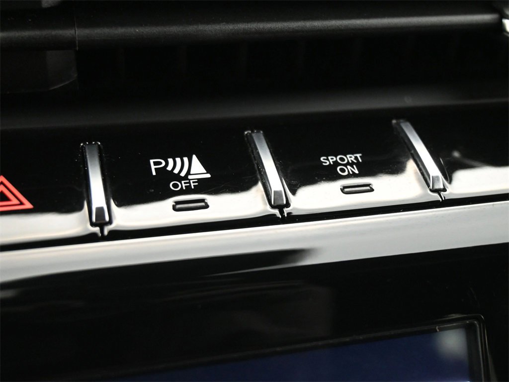 Used 2022 Jeep Grand Cherokee Altitude image 15