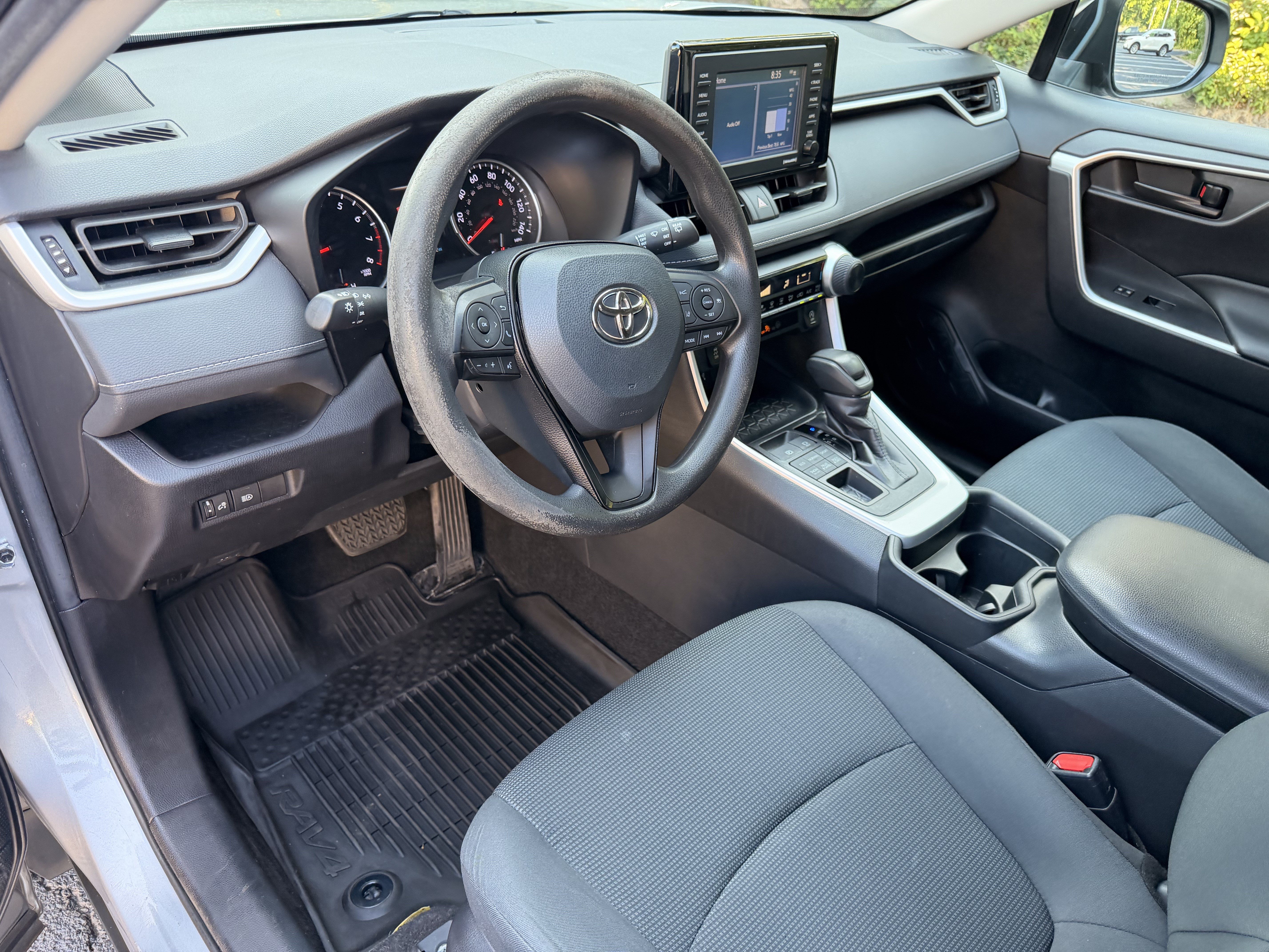 Used 2021 Toyota RAV4 LE AWD/4WD image 12