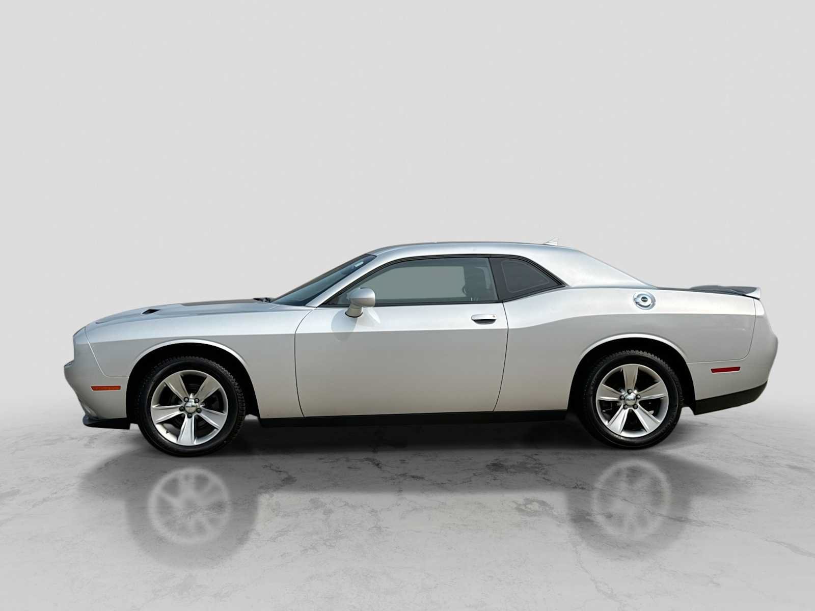 Used 2020 Dodge Challenger SXT RWD image 3