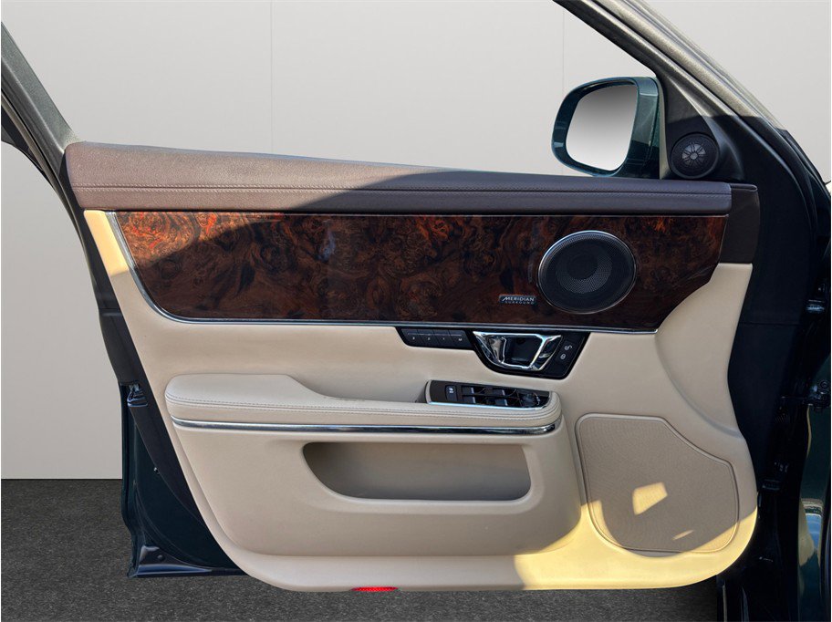 Used 2017 Jaguar XJ R-Sport image 20