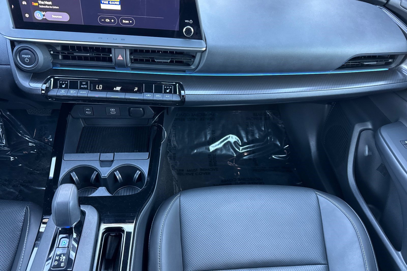 Used 2025 Toyota Prius FWD image 30