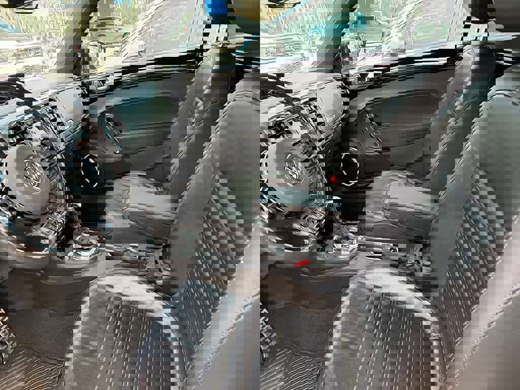 Used 2014 Volkswagen Beetle R-Line image 17