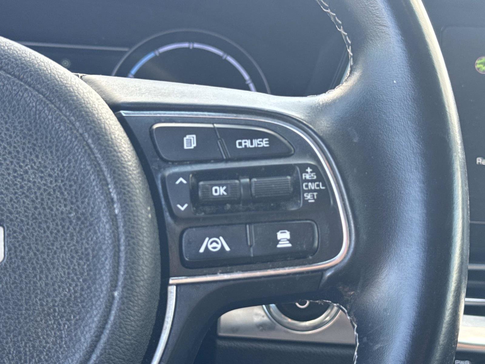 Used 2022 Kia Niro EX image 10