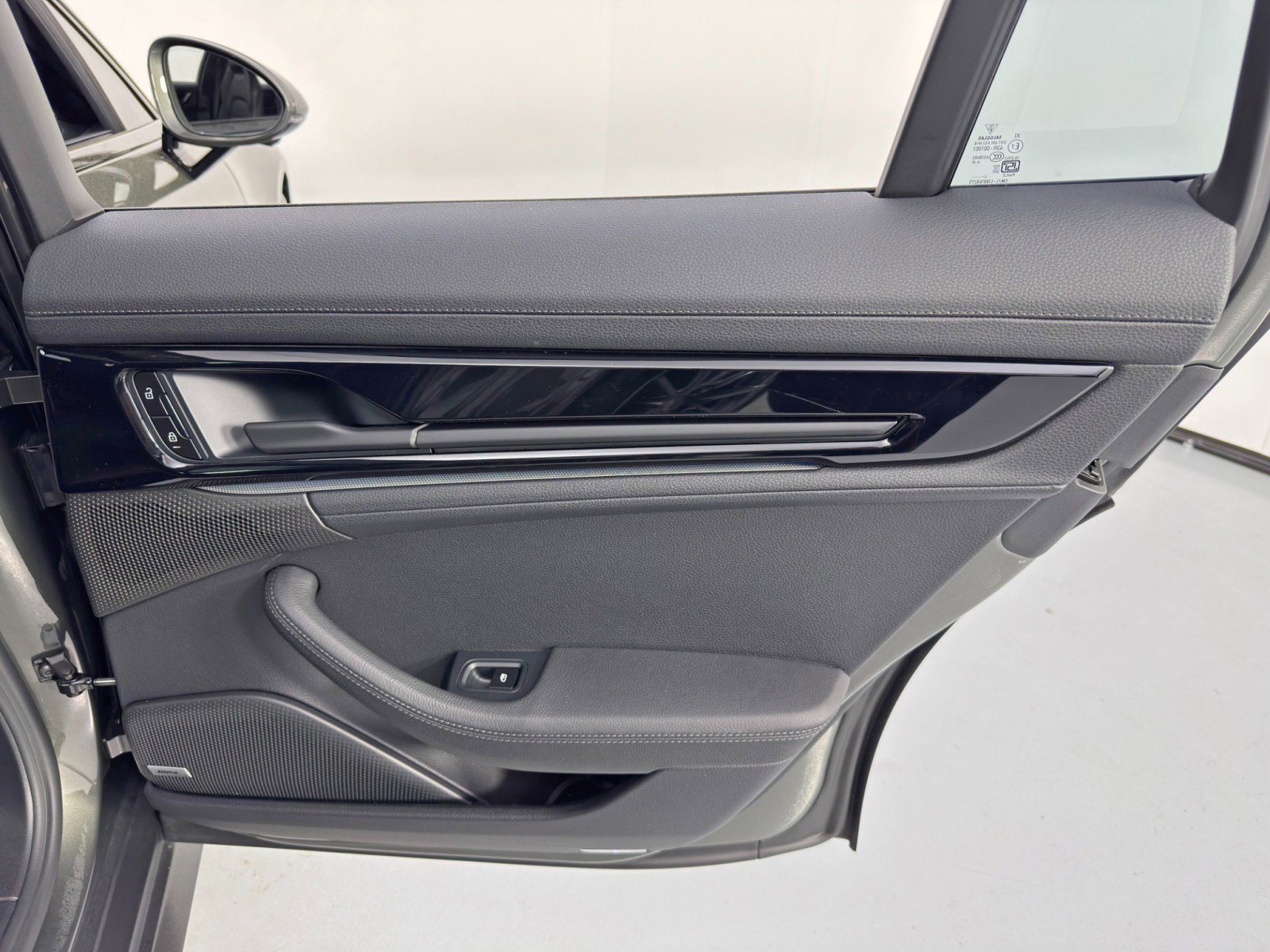 Used 2025 Porsche Panamera w/ Premium Package image 45