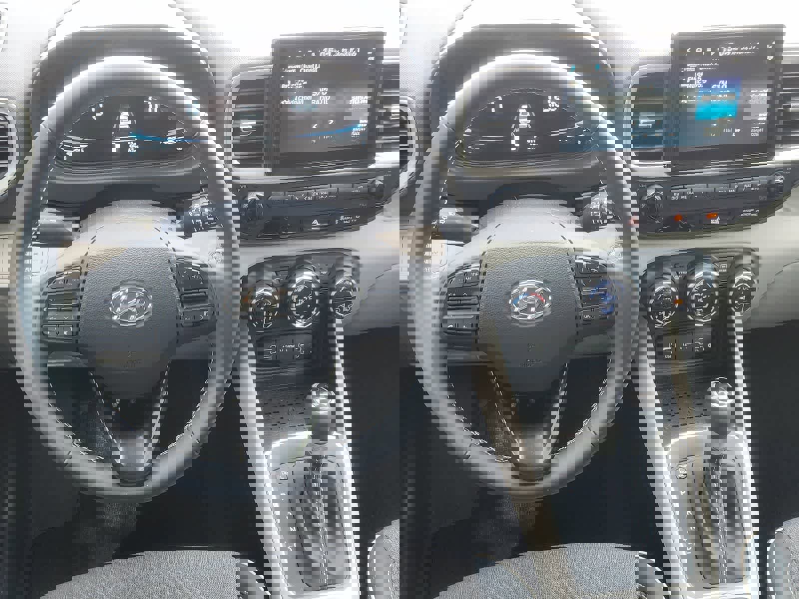 Used 2025 Hyundai Venue Limited image 24