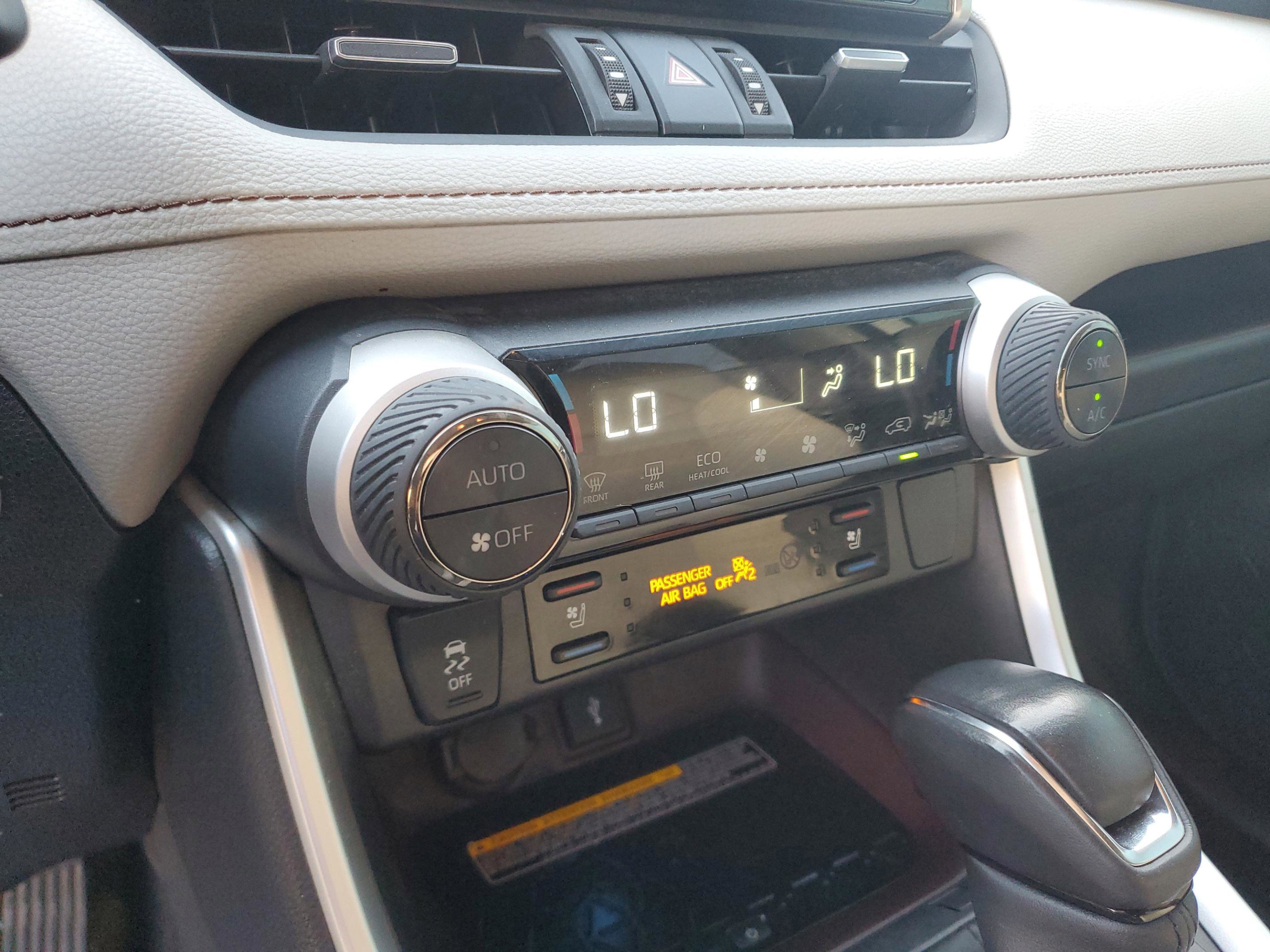 Used 2021 Toyota RAV4 Limited FWD image 17