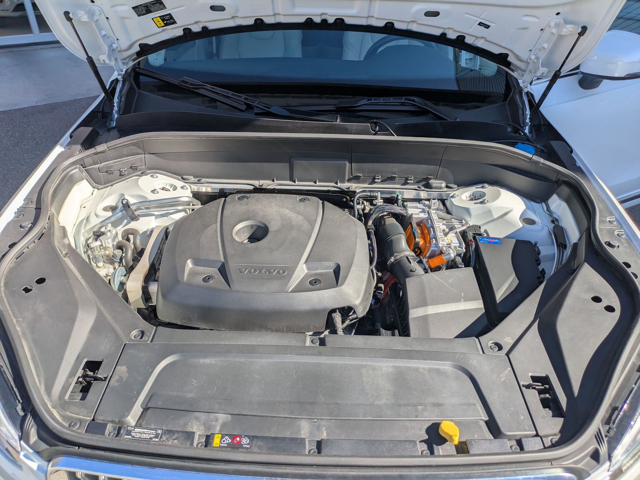 Used 2024 Volvo XC90 T8 Plus w/ Protection Package Premier image 32