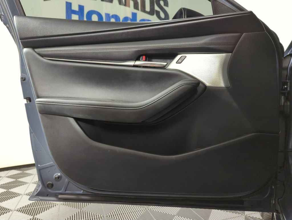 Used 2021 MAZDA MAZDA3 Hatchback w/Premium Plus Pkg image 8