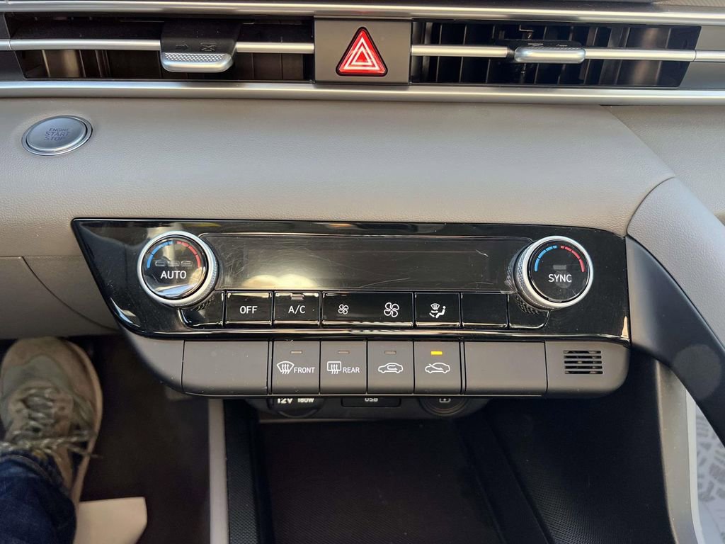 Certified 2023 Hyundai Elantra SEL w/ Preferred Accessory Package image 28