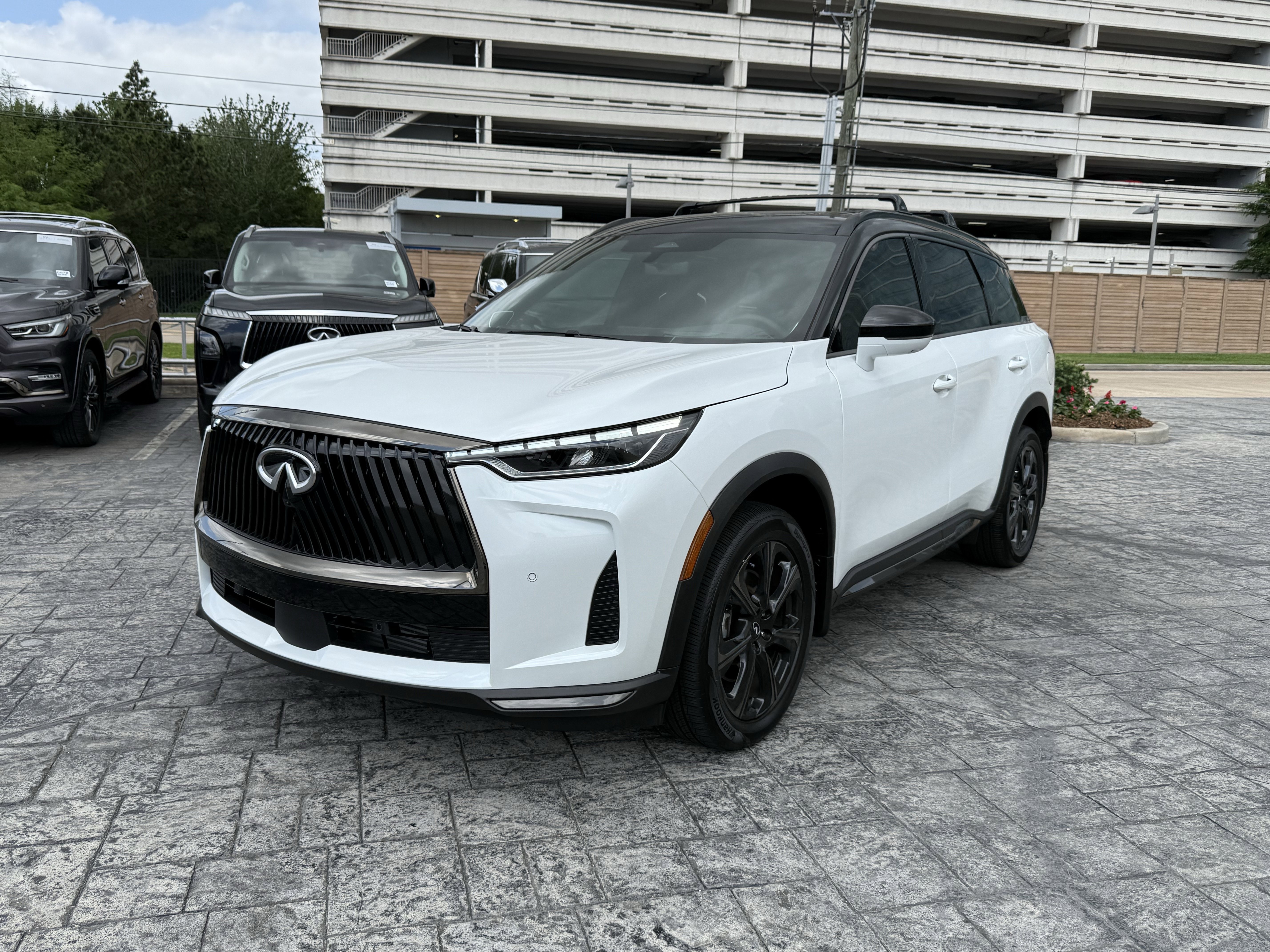 Certified 2026 INFINITI QX60 Autograph w/ Dark Cargo Package AWD/4WD image 3