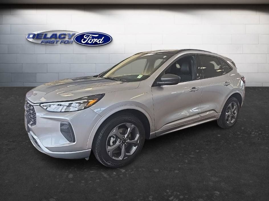 Used 2023 Ford Escape ST-Line w/ Tech Pack #1 AWD/4WD image 2