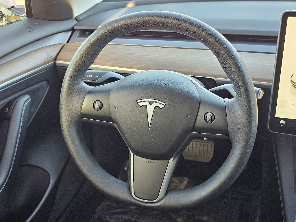 Used 2023 Tesla Model 3 Standard Range image 32