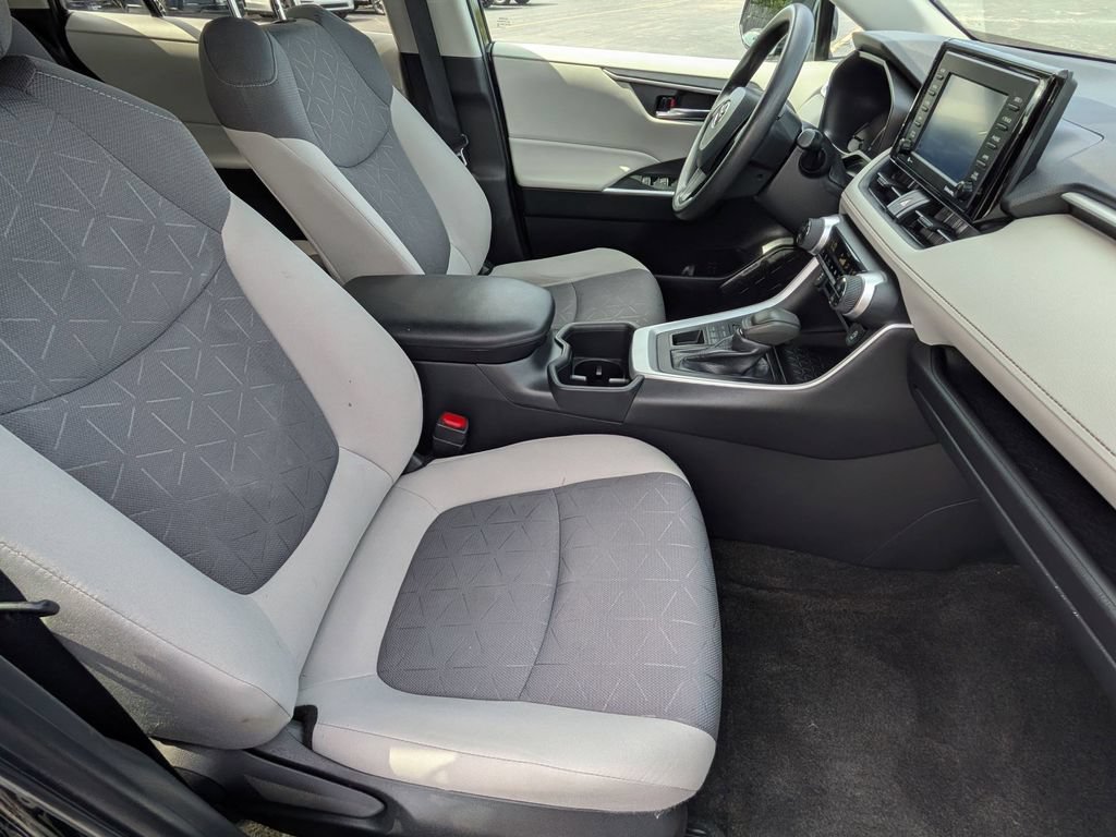 Used 2022 Toyota RAV4 XLE AWD/4WD image 22